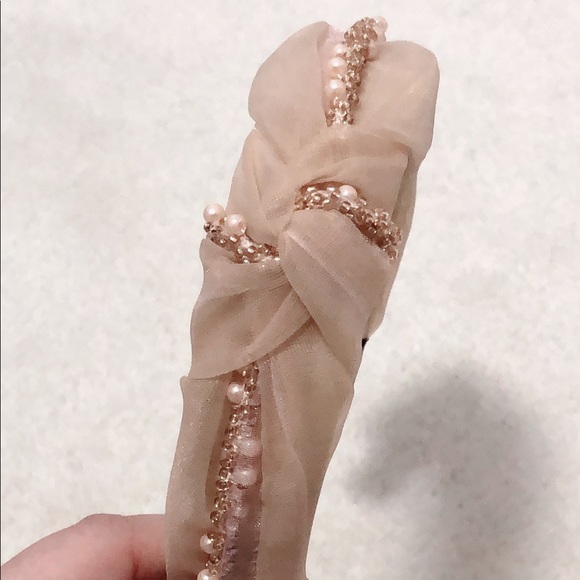 [NEW] ELEGANT HEADBAND in BEIGE COLOR - Picture 2 of 3